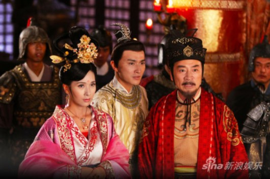 Trong suốt 15 năm tại chốn lưu đày, bên cạn Lý Hiển luôn có người vợ chăm sóc, an ủi và động viên. Người này chính là Vi Hậu.