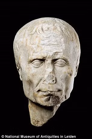 Các nhà nghiên cứu cũng phát hiện cha của Julius Caesar và một người khác trong gia đình qua đời không rõ nguyên nhân.