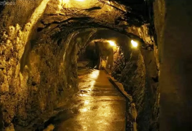 Nhờ vậy, người dân địa phương có thể sinh sống trong một thời gian dài. Ban ngày, họ ở dưới lòng đất và ban đêm thực hiện các cuộc tấn công bất ngờ nhằm vào quân địch.