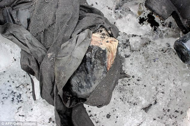 Vợ chồng Dumoulin có 7 người con. Họ đi vắt sữa bò ở đồng cỏ vùng Chandolin, bang Valais vào ngày 15/8/1942 và không bao giờ trở lại. Các chuyên gia suy đoán vợ chồng nhà Dumoulin có thể đã ngã vào khe núi và tử nạn.