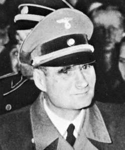 Liên quan đến cái chết của Rudolf Hess, một giả thuyết kỳ lạ được lan truyền khi cho rằng trùm phát xít này đã không ngồi "bóc lịch" ở nhà tù Spandau. Thay vào đó, Rudolf Hess đã sử dụng một kẻ thế thân trông giống hệt y để chịu án thay.