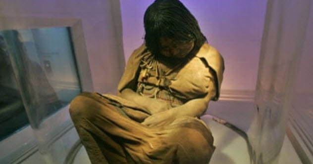 Inca là một trong những nền văn minh cổ xưa thực hiện tập tục hiến tế trẻ em. Theo các chuyên gia, người Inca chỉ hiến tế trẻ em thay vì cả người lớn như những đế chế khác.