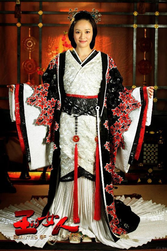 Sau khi Hán Cao Tổ Lưu Bang qua đời, Hán Huệ Đế Lưu Doanh lên kế ngôi. Theo đó, Lữ hậu trở thành Hoàng Thái hậu. Do Hán Huệ Đế Lưu Doanh mới 17 tuổi cộng thêm sức khỏe ốm yếu nên Hoàng Thái hậu Lữ Trĩ trở thành người nắm quyền lực trong cung.