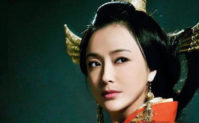 Theo đó, Hoàng Thái hậu Lữ Trĩ đã dùng nhiều thủ đoạn để bảo vệ ngai vàng của con trai cũng như diệt trừ các phi tần trong cung.