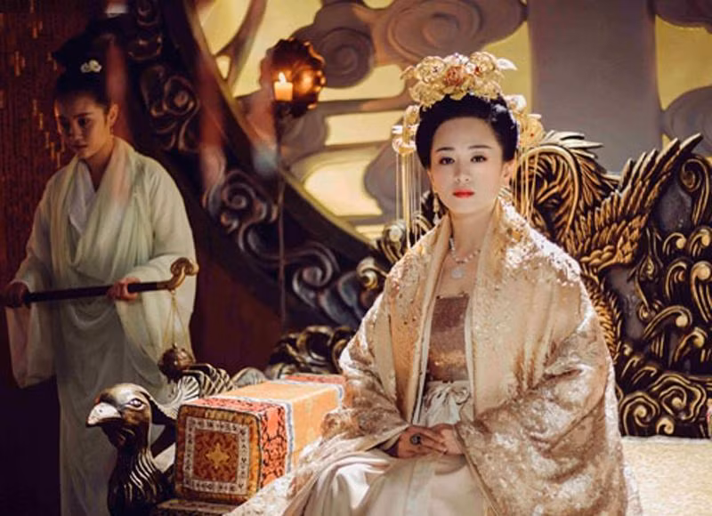 Đỉnh điểm là việc Thích phu nhân bị người của Hoàng Thái hậu Lữ Trĩ chặt tứ chi, móc mắt, cho uống thuốc độc khiến bà không thể nói chuyện được.