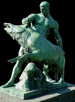 Khi nhìn thấy con heo rừng Erymanthian, người anh hùng Hercules bắt đầu rượt đuổi nó khắp nơi trong cánh rừng.