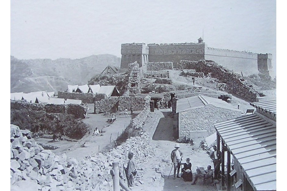 Sở dĩ trận chiến này nổi tiếng lịch sử là vì 21 chiến binh Sikh đã anh dũng chiến chống lại đội quân hùng hậu gồm 10.000 binh sĩ của Afghanistan.