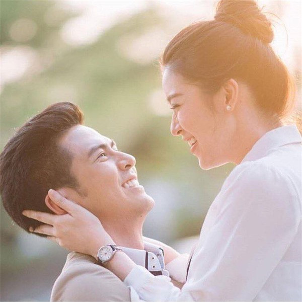 Bi ban trai bo roi, co tieu thu mui long truoc anh chang tro ly quen, dem tan hon moi ta hoa truoc man “chao san” cua chong-Hinh-2