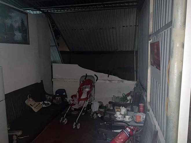 Trước đó, tối 18/2, tại ngõ 609 Bạch Đằng, phường Chương Dương, quận Hoàn Kiếm, TP.Hà Nội, Dương Quang Bình (SN 1977, trú ngõ 609 Bạch Đằng) có biểu hiện “ngáo đá” đã tự đốt xe máy, dùng dao đâm chết em rể là nghệ sĩ Vũ Mạnh Dũng. Sau đó, đối tượng này phá mái tôn đột nhập vào nhà nạn nhân để đe dọa 6 người trong gia đình em gái, trong đó có 3 cháu nhỏ.