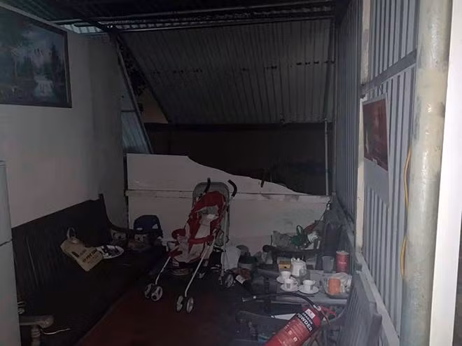 Trước đó, tối 18/2, tại ngõ 609 Bạch Đằng, phường Chương Dương, quận Hoàn Kiếm, TP.Hà Nội, Dương Quang Bình (SN 1977, trú ngõ 609 Bạch Đằng) có biểu hiện “ngáo đá” đã tự đốt xe máy, dùng dao đâm chết em rể là nghệ sĩ Vũ Mạnh Dũng. Sau đó, đối tượng này phá mái tôn đột nhập vào nhà nạn nhân để đe dọa 6 người trong gia đình em gái, trong đó có 3 cháu nhỏ.