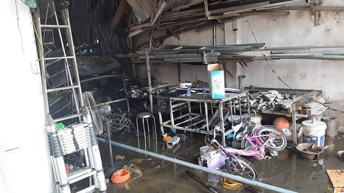 Nhiều vật dụng trong nhà bị thiêu rụi.