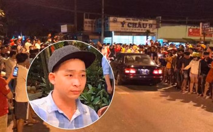 Xe Nouvo màu đỏ đen là do Tuấn “khỉ” chĩa súng AK cướp đi của bà Võ Thị Bích V. (SN 1983) tại đường Dương Thị Phua, ấp Thạnh, xã Trung An vào chiều mùng 5, tức 29/1, ngay sau khi xả súng khiến 4 người chết và 1 người bị thương ở sòng bạc trong vườn nhãn. 