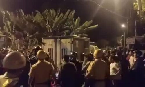 Sau khi gây án, Tuấn 'khỉ' lẩn trốn. Công an TPHCM đã phát lệnh truy nã. Sau 15 ngày lẩn trốn truy lùng của Công an thì đến tối 13/2 Tuấn “khỉ” bị phát hiện ẩn náu trong ngôi nhà hoang ở huyện Hóc Môn.