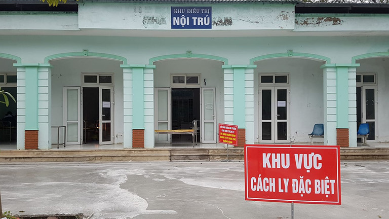 Tu choi dieu tri, cach ly vi Covid-19: Xu ly the nao?