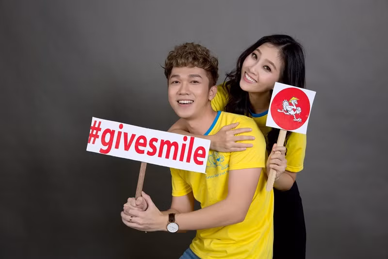 Hai MC Minh Xù và Liêu Hà Trinh.