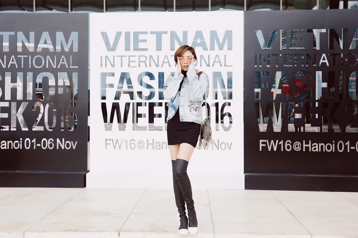 Thường xuyên ghi điểm với phong cách độc, lạ, Tóc Tiên luôn là cái tên không thể thiếu trong các sự kiện thời trang bên cạnh vai trò ca sĩ.