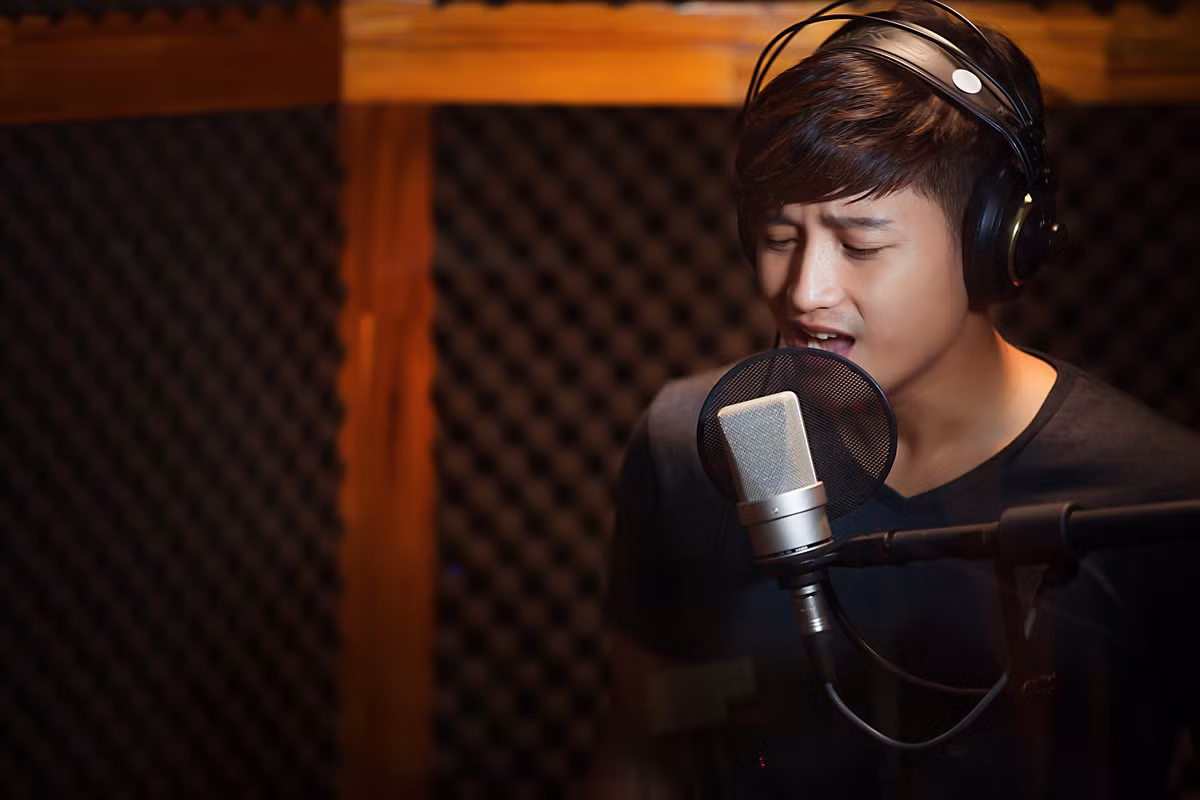 Cuu thanh vien Radio band lam moi ban hit cua Minh Thuan