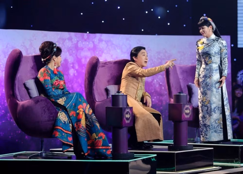 Nghe si cai luong Ngoc Huyen khoe giong ngot ngao tren ghe nong