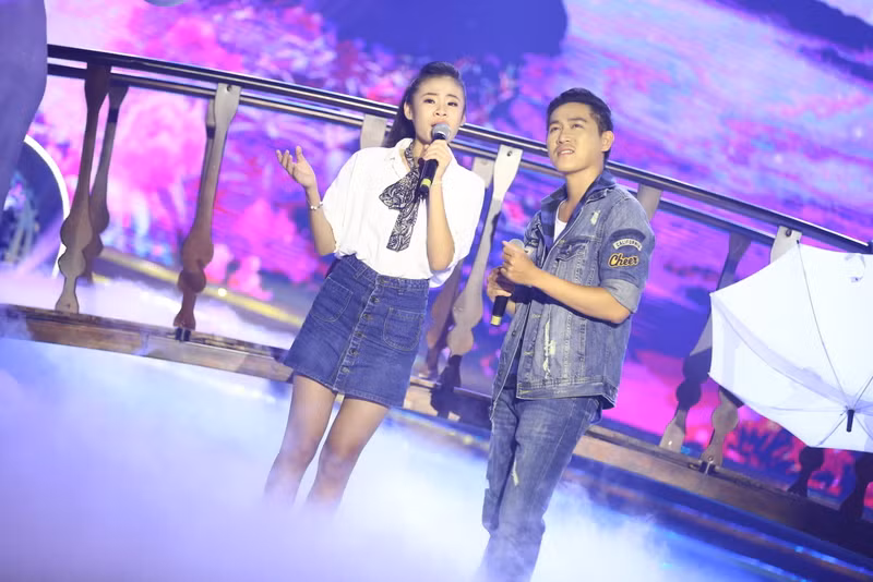 Co be 14 tuoi hat tinh ca khien Y Lan hoang hot