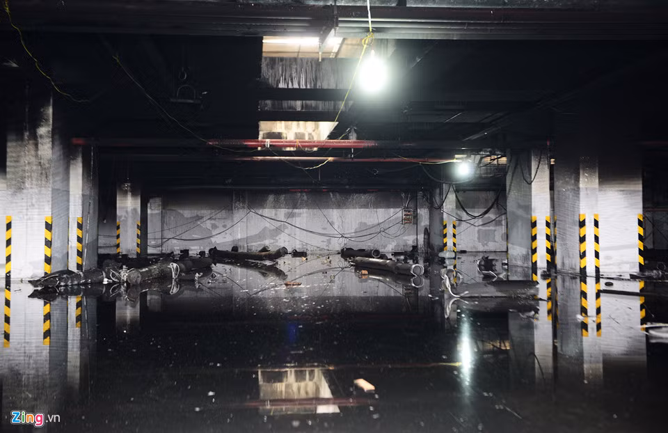 Một số khu vực hiện vẫn còn ngập nước.