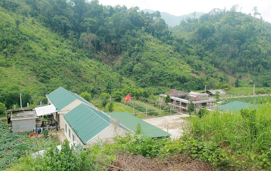 Làng thanh niên biên giới nằm lọt thỏm giữa đỉnh Huồi Sơn. Ảnh: VTU