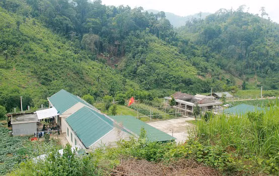 Làng thanh niên biên giới nằm lọt thỏm giữa đỉnh Huồi Sơn. Ảnh: VTU