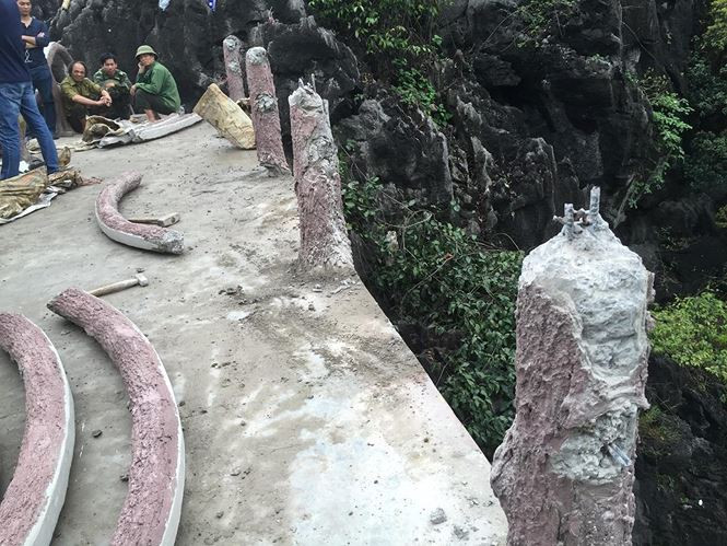 Tay vịn cầu thang lên núi Cái Hạ được cắt gọt. Tay vịn cầu thang lên núi Cái Hạ được cắt gọt.