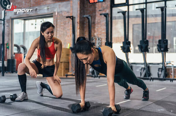 Đau nhức kéo dài: Sau mỗi buổi tập gym, cơ thể chúng ta sẽ gặp phải tình trạng đau nhức nhưng chỉ một thời gian ngắn sẽ phục hồi. Nhưng nếu cơn đau nhức này kéo dài dai dẳng mà không có dấu hiệu thuyên giảm thì chứng tỏ bạn đang tập quá sức.