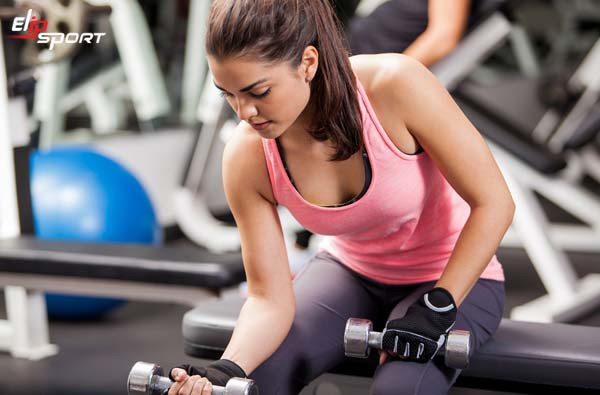 Tổn thương: Điều này được thể hiện qua việc gãy xương, viêm gân, các dấu hiệu đau hay cảm giác âm ỉ. Trong khi vận động, bạn có thể bị đau như kim châm, căng tức hoặc cảm giác nhói, bỏng rát. Nếu có những biểu hiện này, hãy dừng hoạt động.