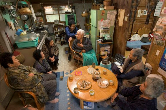 Ở Ogimi việc tham gia nhiều moai là điều phổ biến, có người thậm chí tham gia đến 7 moai. Giáo sư Willcox cho biết ông đã gặp nhóm phụ nữ 80 tuổi và “họ đã ở cùng nhau từ khi còn học tiểu học".