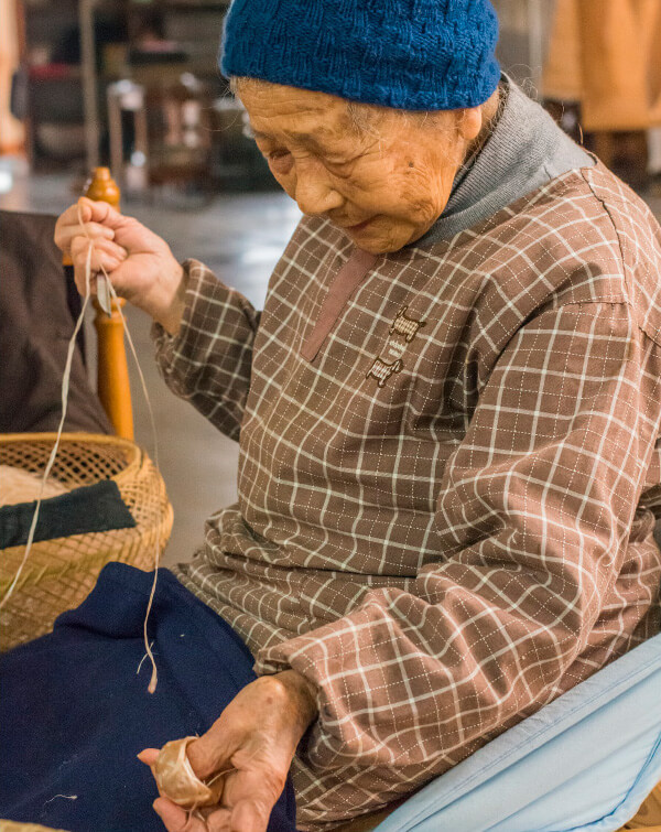 Cộng đồng ở đây có những sắp xếp giúp các cư dân lớn tuổi giữ được ikigai (khái niệm tiếng Nhật có nghĩa là "lý do tồn tại") trong cuộc sống của họ. Nghề dệt vải basho-fu mang lại cho nhiều người ở Ogimi một ikigai.