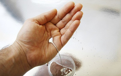 Thủy ngân cũng thúc đẩy sự tích tụ các gốc tự do trong cơ thể, dẫn đến tổn thương tế bào. Điều này làm tăng nguy cơ mắc các vấn đề về tim mạch như đau tim và bệnh mạch vành.