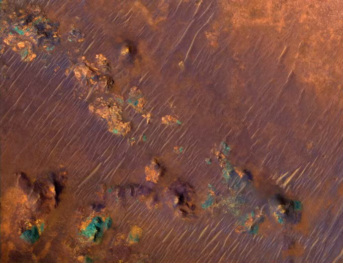 Các mỏ đất sét đa dạng ở vùng Nili Fossae là một trong những khu vực hấp dẫn nhất đối với các nhà khoa học nghiên cứu sao Hỏa bởi nơi đây cung cấp các điều kiện cho phép các vật liệu hữu cơ được bảo tồn. 