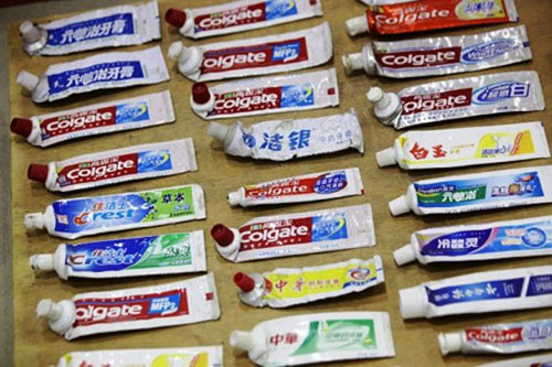 Kỉ lục thế giới cho “Bộ sưu tập tuýp kem đánh răng lớn nhất thế giới” thuộc về Ronan Jordan, đến từ New York, Mỹ. Vào tháng 10/2013, anh đã sưu tập được tổng cộng 3750 tuýp kem đánh răng đã dùng hết từ vô số các công ty khác nhau.