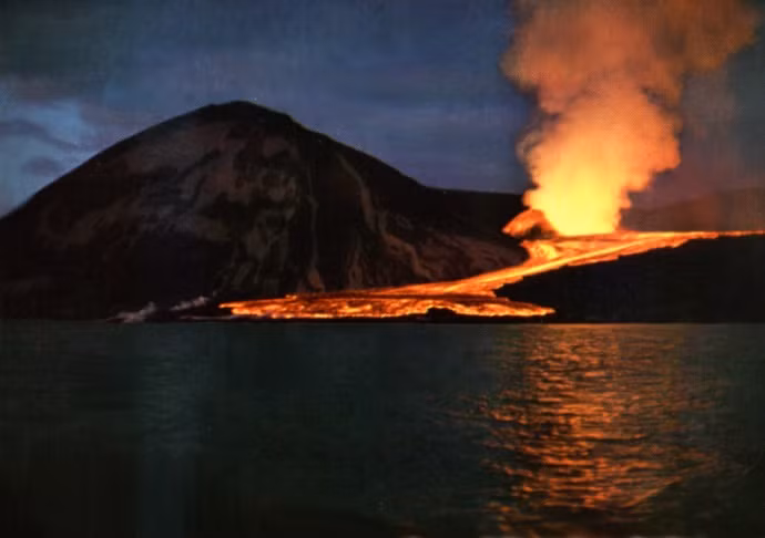 Surtsey, đây là một hòn đảo núi lửa ngoài khơi bờ biển của Iceland. Nó được hình thành từ một vụ phun trào núi lửa từ tháng Mười năm 1963 đến tháng Sáu năm 1967. Hiện nay chỉ có một vài nhà khoa học được phép đặt chân đến Surtsey để nghiên cứu do quá nguy hiểm.