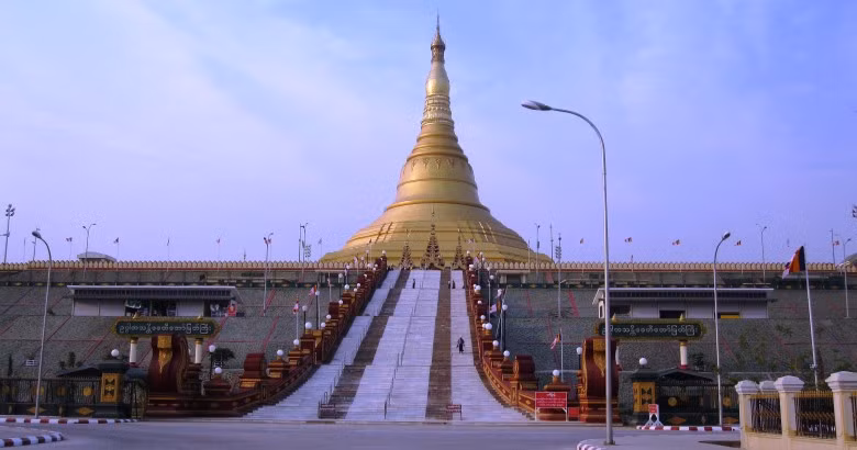 Thành phố Naypyidaw, thủ đô của Myanmar. Có thể bạn sẽ nghĩ một thành phố thủ đô có gì đáng lo ngại nhưng vốn thực sự thành phố là một khu quân sự bị hạn chế và các quan chức rất lo ngại nơi đây là mục tiêu của những cuộc tấn công bất ngờ.