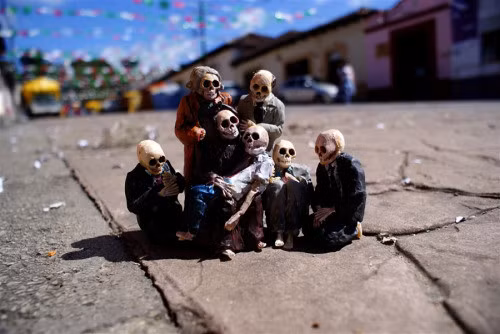 Họ có thể tưởng tượng những câu chuyện khác nhau, những bi kịch khác nhau đằng sau mỗi một tác phẩm.