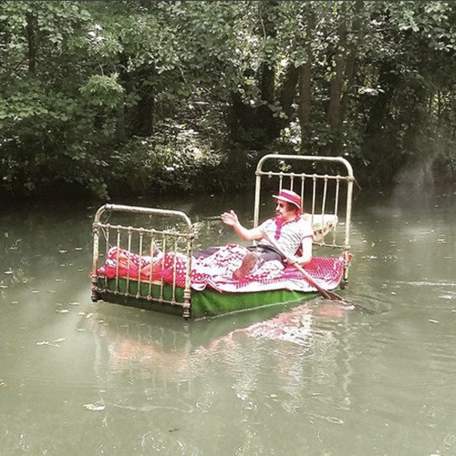 Khu vườn khá rộng lớn và có rất nhiều thứ để bạn khám phá, chiêm ngưỡng. Bạn có thể đi dạo qua khu vườn đầy màu sắc với hàng trăm ngàn loài hoa theo mùa.