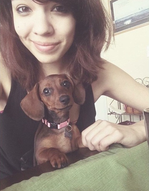 Đôi khi, con người và thú cưng của họ trông giống hệt nhau theo kiểu chủ nào thú nấy bởi sự ảnh hưởng quá sâu đậm đã in sâu vào cả phản ứng và hành động, tạo nên những bức ảnh cực kỳ hài hước và đáng yêu.