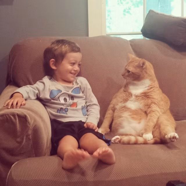 6. Dành thời gian với những người mà bạn quan tâm, yêu thương thực sự mặc dù có thể nửa số thời gian ấy bạn không hiểu nổi đối phương nói gì.