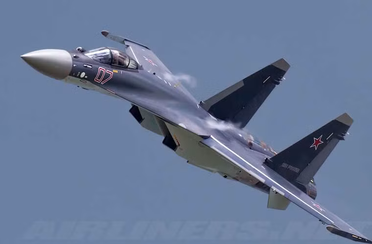 Vi sao phuong Tay phai goi chien dau co Su-35 la UFO?