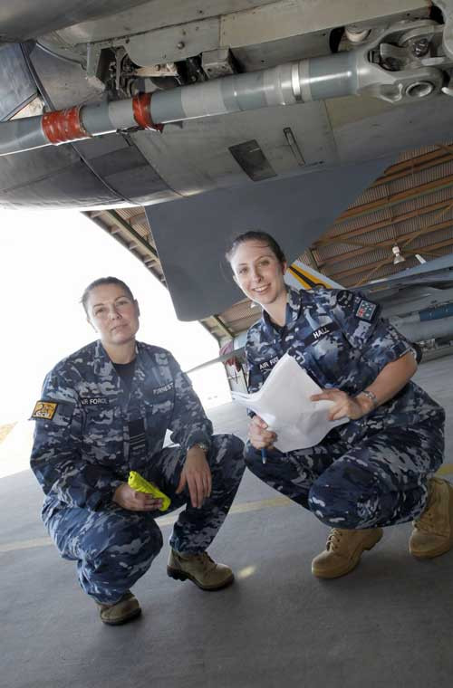 Họ luôn phối hợp chặt chẽ với nhau trong công việc.