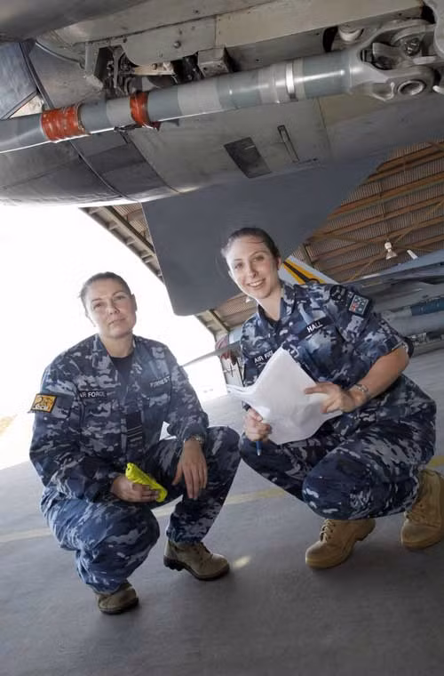 Họ luôn phối hợp chặt chẽ với nhau trong công việc.