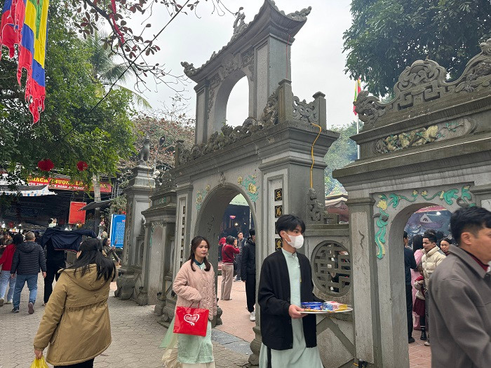 Qua hàng trăm năm được giữ gìn và tôn tạo, đền Quan Hoàng Mười ngày nay đã trở hành điểm đến truyền thống, chốn tâm linh của người dân Xứ Nghệ và du khách thập phương.