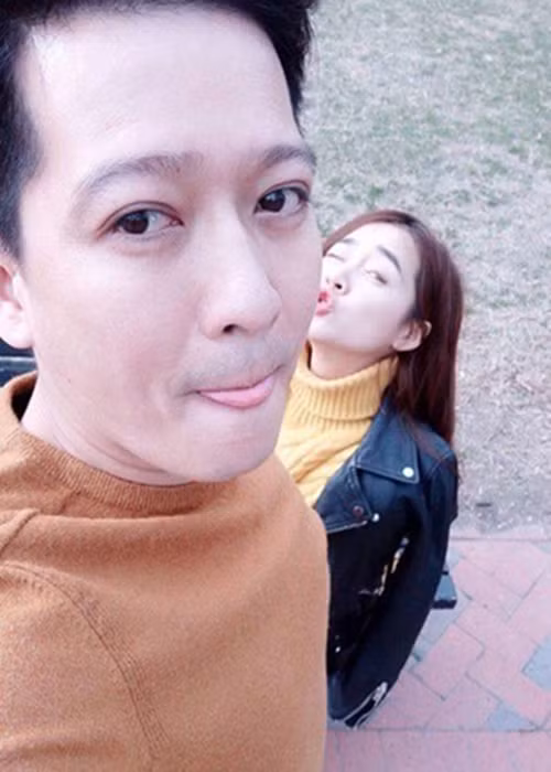 Trường Giang và Nhã Phương dính như sam trong công việc và đời thường. Ảnh: FBNV