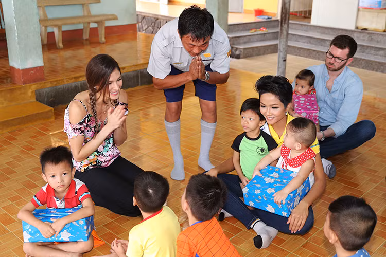 Được biết, Hoa hậu Dayana sẽ đến thăm một vài địa điểm ở Nha Trang rồi quay trở lại Mỹ vào ngày 9/1.