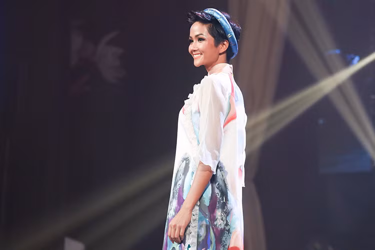 Cách đây ít ngày, cô trở về quê nhà Đắk Lắk.