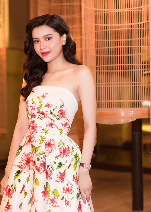 Diệu Thùy khá kín tiếng và luôn cố gắng tránh ồn ào thị phi. Khi vuột vương miện Hoa hậu Đại dương 2017, cô khiến nhiều người tiếc nuối.