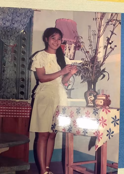 Hình ảnh Việt Trinh mặc váy trắng với nụ cười tươi tắn khiến người hâm mộ chú ý.