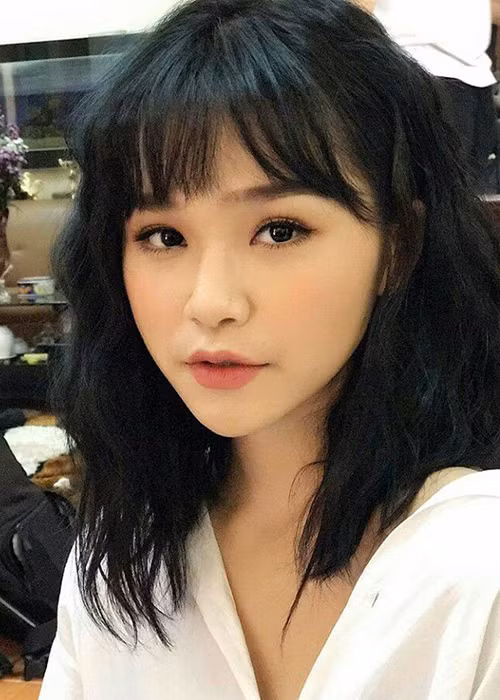 Thu Trang gây chú ý bởi vẻ đẹp hiện đại, cá tính.